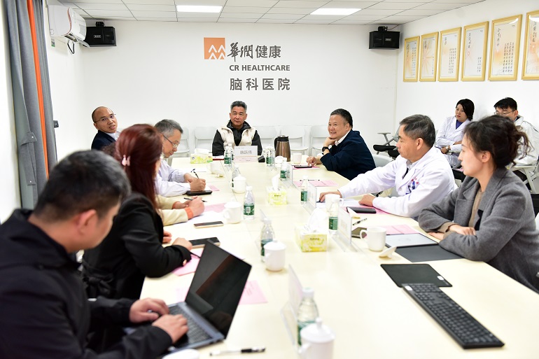 韩跃伟副总经理听取医院关于关于经营管理、安全生产等工作的汇报 - 副本.jpg
